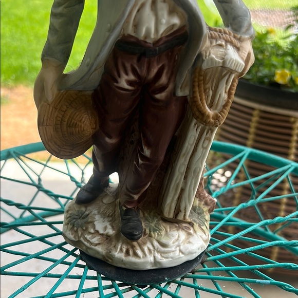 Charming Figurine of a Farmer with Basket - Picture 3 of 4